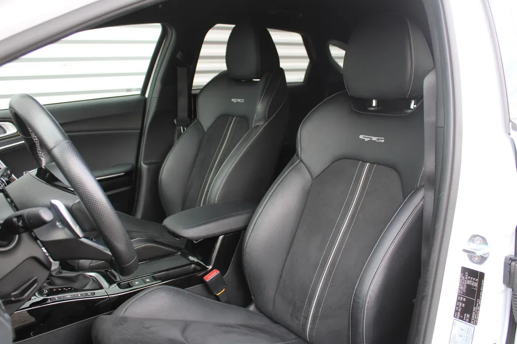 Kia ProCeed 1.5 T-GDi DCT7 GT-Line | BTW Auto | Automaat | Trekhaak | Verwarmde sportstoelen | Camera | Dodehoek detectie | Telefoonlader | LED |
