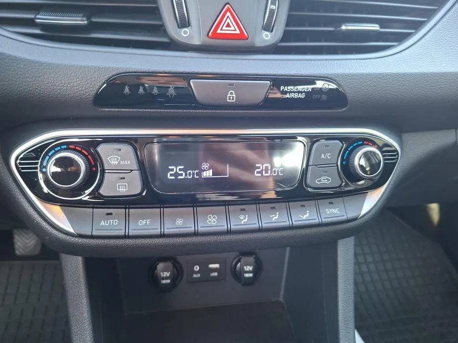 Hyundai i30 Wagon 1.0 T-GDI Comfort | Navigatie | Cruise | NU Rijklaarprijs! Incl.12 Maanden, APK, Onderhoudsbeurt etc! Premiumpakket gratis!