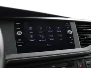 Volkswagen Bedrijfswagens Transporter 2.0 TDI 150pk DSG L1H1 28 · Apple/Android Car Play · Afneembare Trekhaak · Cruise Control · Airco · Navigatie · Parkeersensoren ·