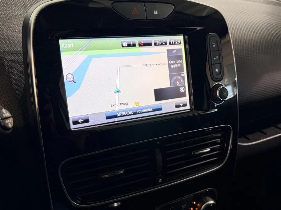 Renault Clio 90PK TCe Intens | Camera | Parkeersensoren | Lichmetalen Velgen | Climate Control | Cruise Control | Licht & Regensenor | Armsteun | Full LED | Keyless Entry |