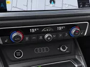 Audi Q3 45 TFSIe 245pk S edition · Camera · Apple/Android Car Play · Stoelverwarming ·  Navigatie · Elek. Achterklep · Keyless · 19'' Inch ·