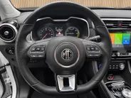 MG ZS EV MG Luxury 45 kWh SOH 91% | Navigatie | Schuifkanteldak | ACC | Leder interieur | Stoelverwarming |