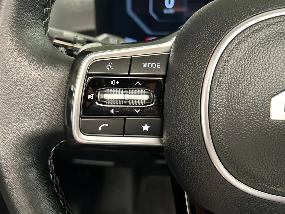 Kia Sorento 1.6 T-GDi Plug-in Hybrid 4WD DynamicPlusLine 7p | Apple Carplay / Android Auto | Navigatiesysteem | Licht + Regensensor | Stoel + Stuurverwarming | Elektrisch Verstelbare Bestuurdersstoel | Elektrisch Bedienbaar Schuif / Kanteldak | Elektrisch bedienbare 