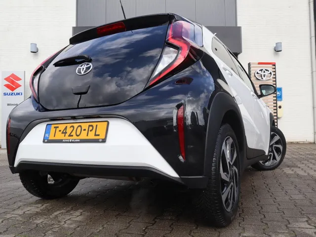 Toyota Aygo X 1.0 VVT-i S-CVT Pulse Automaat Bi-Tone | AllSeasons | Climate co