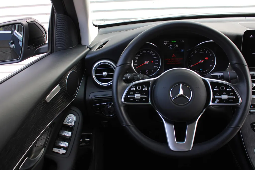 Mercedes-Benz GLC 300e 4MATIC | Plug-in | 320PK | Adap. Cruise | Rondom camera | 18' LM | Parkeerpakket |
