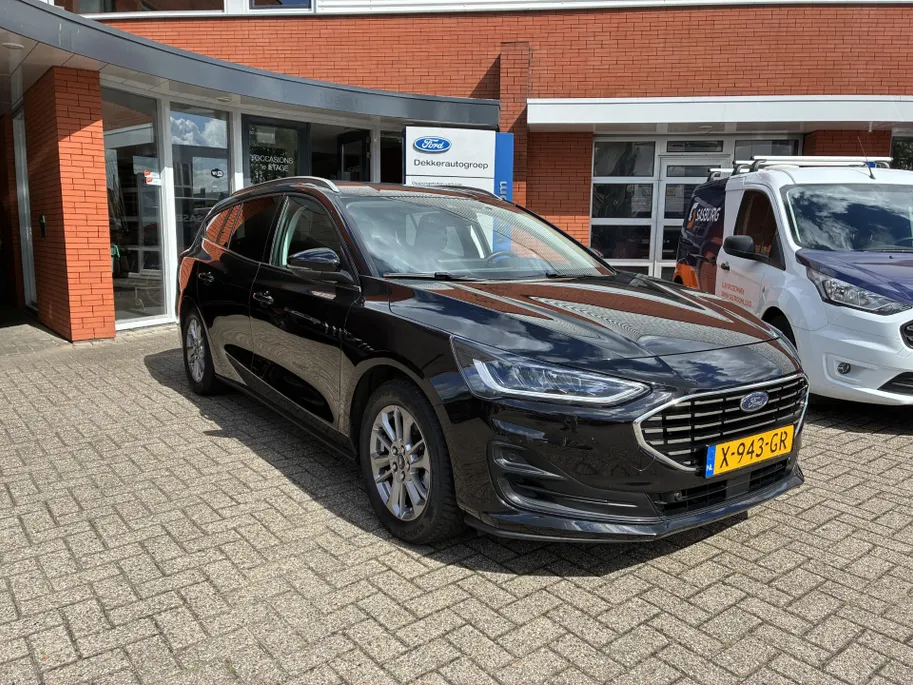 Ford Focus Wagon 1.0 EcoBoost Hybrid Titanium GROOTSCHERM, WINTERPAKKET.