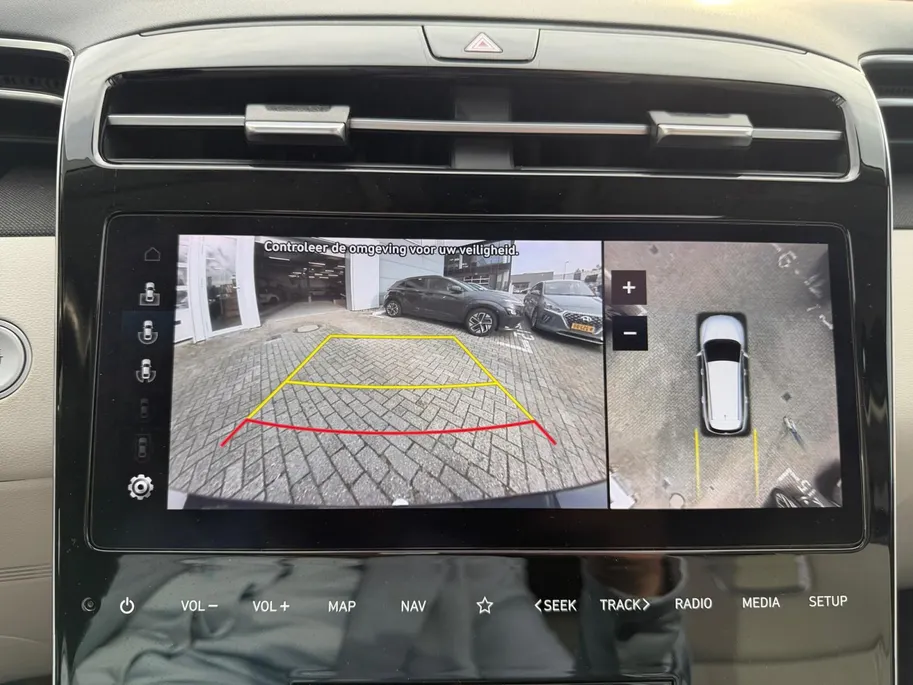Hyundai Tucson 1.6 T-GDI PHEV Premium Sky 4WD | Zeer compleet | Open dak | Unieke bekleding | Trekhaak | 360 graden camera | Stoel koeling & verwarming |