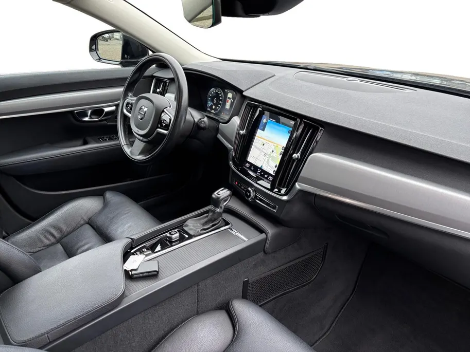Volvo V90 2.0 T4 Momentum | LEDER | CAMERA | TREKHAAK | DEALER-ONDERHOUDEN | NL-AUTO |