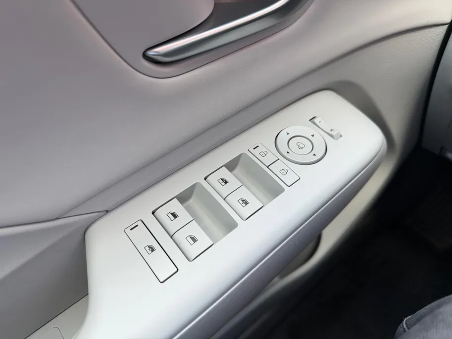 Hyundai Kona 1.6 GDI HEV Premium Sky | Lederen Bekleding| Stoelverwarming v+a| Schuif-kanteldak| Elekrtrisch verstelbare stoelen met geheugen| Dode hoeksensor| MOOIE AUTO