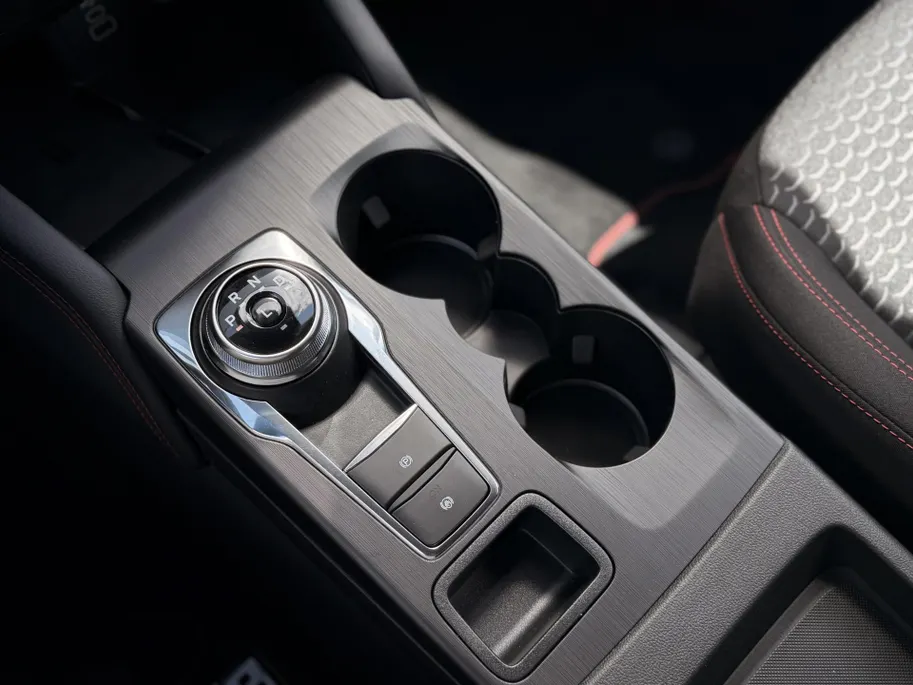 Ford Kuga 2.5 PHEV ST-Line UIT VOORRAAD I DRIVER ASSISTANCE PACK I WINTER PACK I WEGKLAPBARE TREKHAAK I RESERVE WIEL I APPLE CARPLAY / ANDROID AUTO I
