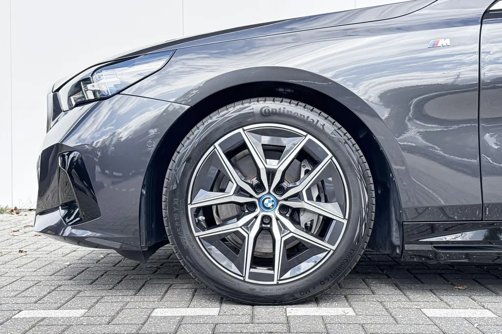BMW i5 Sedan eDrive40