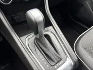 Renault Captur 1.6 E-Tech Hybrid 145 Intens Apple Carplay/Android Auto , electronic climate controle , Camera , cruise , tel , lm velgen , parkeersensoren , navi groot scherm .