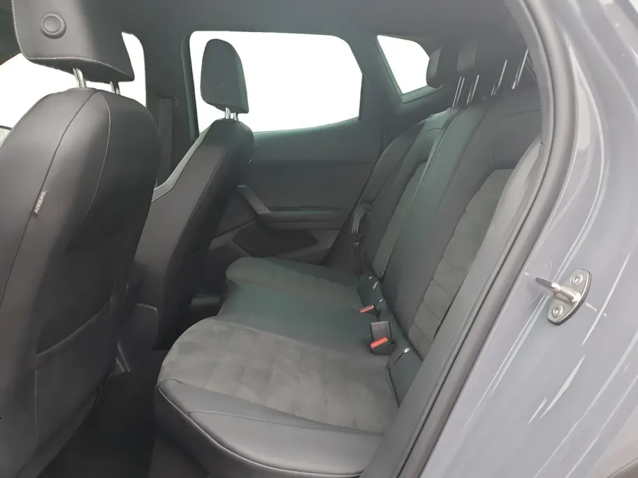 SEAT Arona Xperience | Climate control | Adaptieve cruise control | Camera | Apple CarPlay / Android  | Parkeersensoren voor en achter |