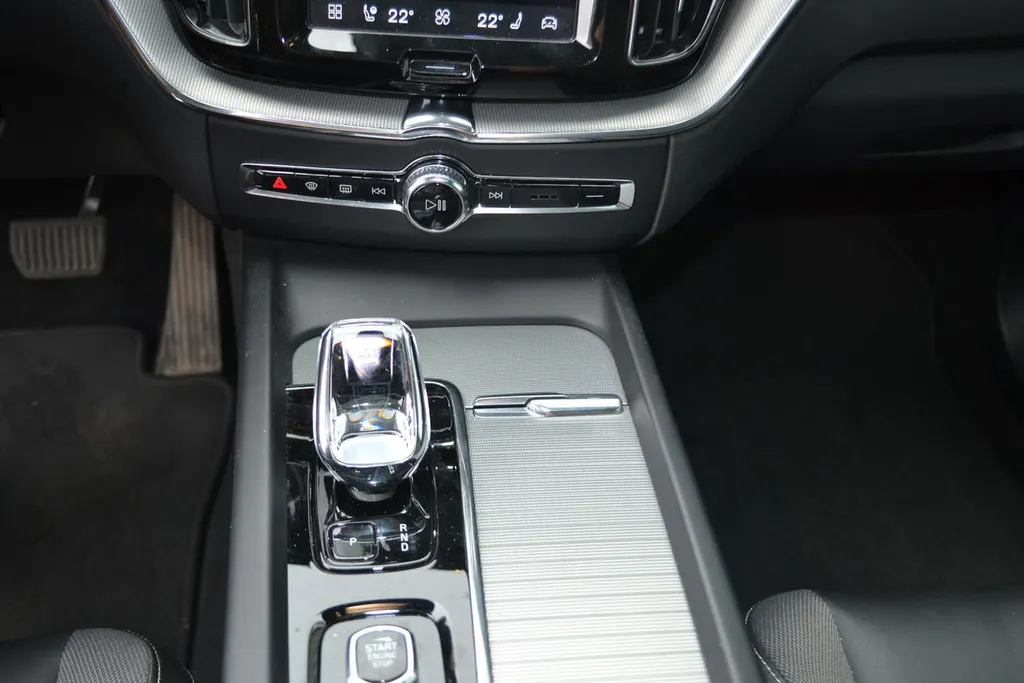 Volvo XC60 2.0 T8 PLUG-IN HYBRID AWD ULTIMATE