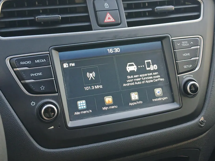 Hyundai i20 1.0 T-GDI 100PK Automaat Comfort / Carplay / Climate en Cruisecontrol! / UNIEK!