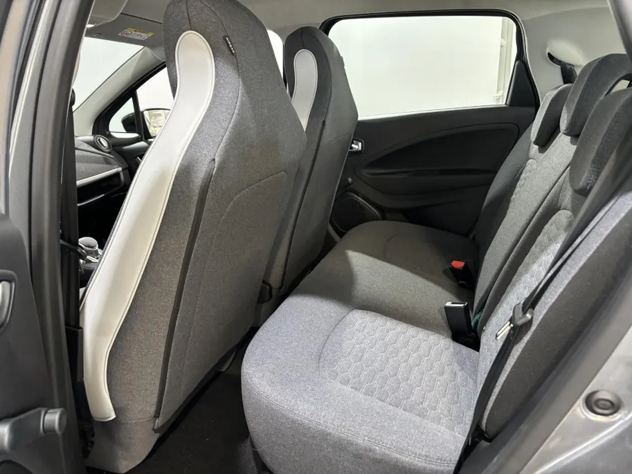 Renault ZOE R135 Evolution 52 kWh Automaat | DEMO | Camera | Parkeersensoren | Apple CarPlay/Android Auto | Climate Control | Full LED | Lichtmetalen Velgen | Digital Cockpit | Cruise Control |