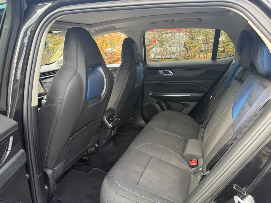 Lynk & Co 01 1.5 | Automaat | Panorama Dak | 360* Camera | Stoelverwarming | Apple Carplay/Android Auto | DAB | Climate Control | Cruise Control | Navigatie