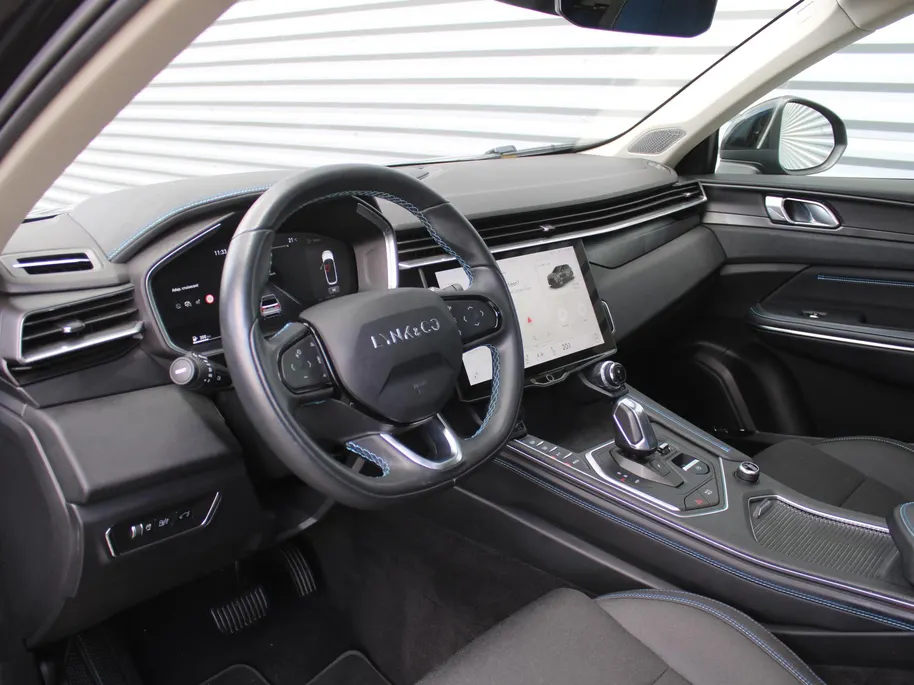Lynk & Co 01 1.5 | PHEV | Trekhaak | Stoelverwarming | Elek. stoelverstelling + achterklep | Pano dak | Dodehoek detectie | Camera | 20' LM | HK Audio |