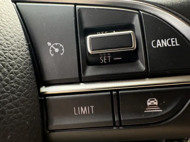 Suzuki Swift 1.0 Stijl Smart Hybrid | Trekhaak | All Seasons