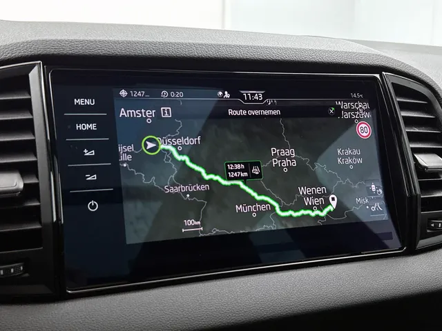 Škoda Karoq 1.5 TSI ACT Sportline Business | PANORAMADAK | 360 CAMERA | WINTERPACK | KEYLESS | NAVI | ELEKTR. ACHTERKLEP