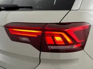 Volkswagen T-Roc 1.5 TSI R-Line DSG Automaat | IQ Light | Elektrische Achterklep | Winterpakket