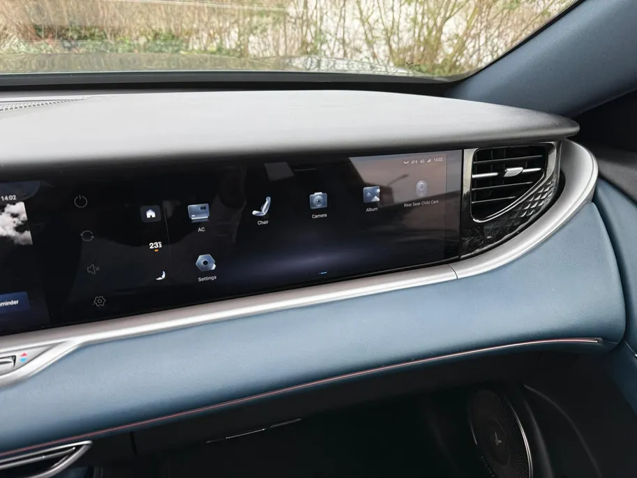 Voyah Free Flagship Edition 4WD 106 kWh | Full Option | 500 km rijbereik | Luchtvering | Stoelkoeling, -verwarming en -massage | Blackline exterieur & interieur |