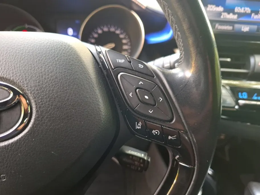 Toyota C-HR 1.8 Hybrid Dynamic Airco automatisch| Autonomous Emergency Braking | Cruise control adaptief | Lichtmetalen velgen 18' | Navigatiesysteem full map | Voorstoelen verwarmd
