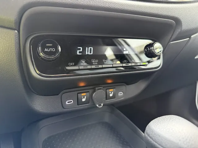 Toyota Aygo X Hybrid 115 play | LM Velgen | Stoelverwarming
