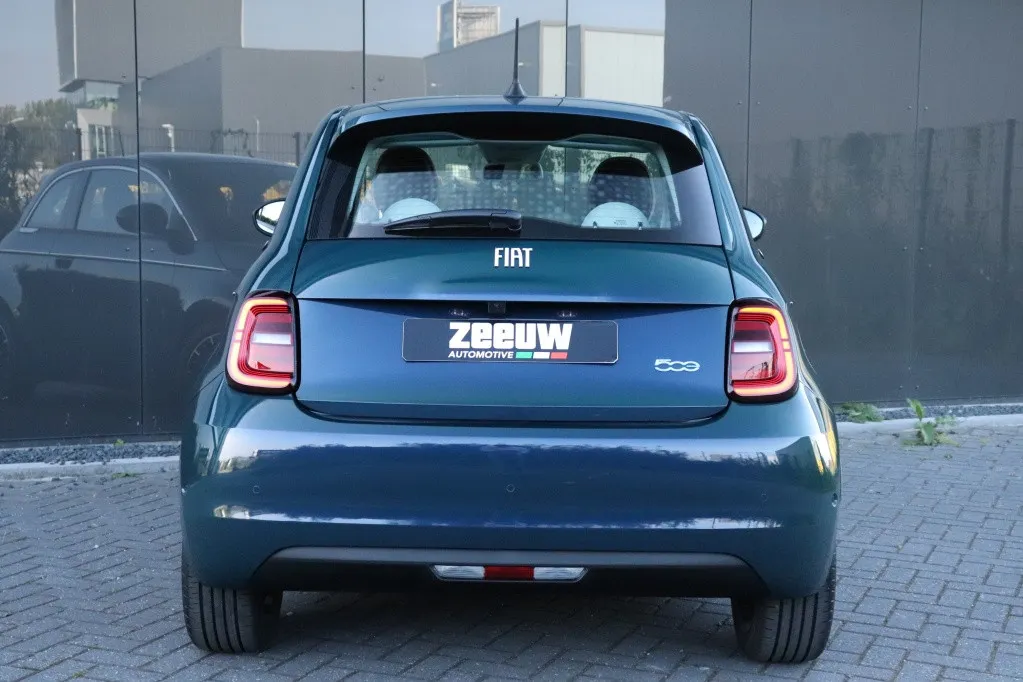 Fiat 500e La Prima by Bocelli 42 kWh | JBL | Winter | Camera | 17′