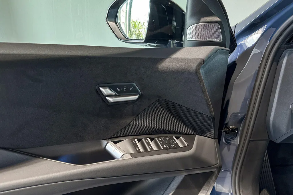 BMW iX3 50 xDrive 113 kWh