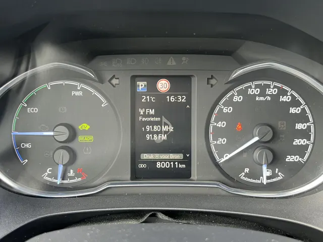Toyota Yaris 1.5 Hybrid Bi-Tone Automaat | 16' Lichtmetalen Velgen | Climate Control | Elek. Raambediening