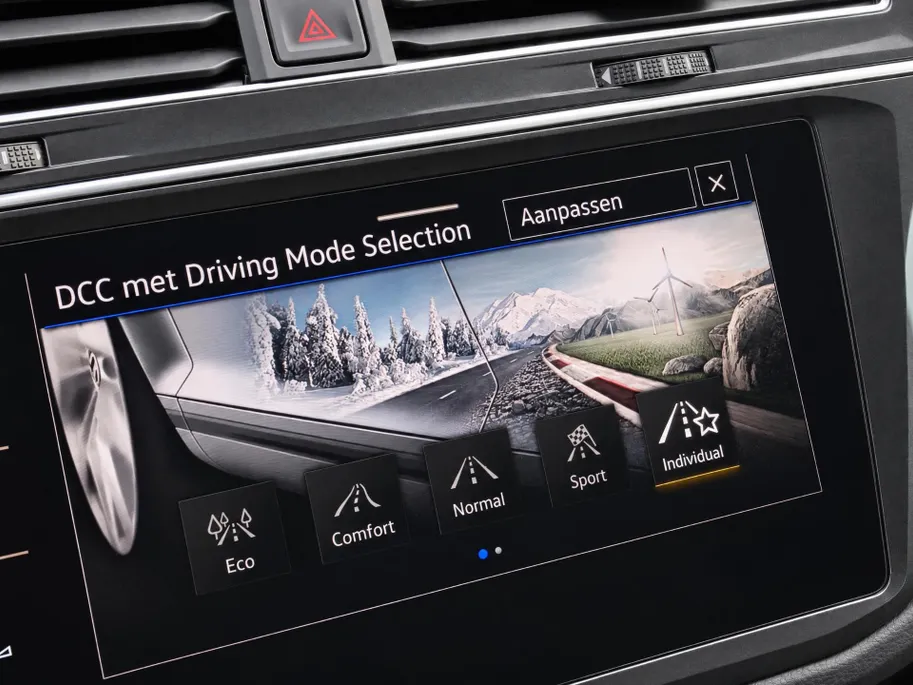 Volkswagen Tiguan 1.4TSIeHybrid 180kW/245PK R-Line Black Style · Panoramadak · Leder · 360°Camera + Parkeersensoren · Stoelverwarming · Elektr. stoelverstelling ·