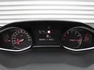 Peugeot 308 1.2 PureTech Allure | Panoramadak | 17” LM | Parkeersensor v+a | Navi | Cruise | Clima | Apple CarPlay/Android Auto |