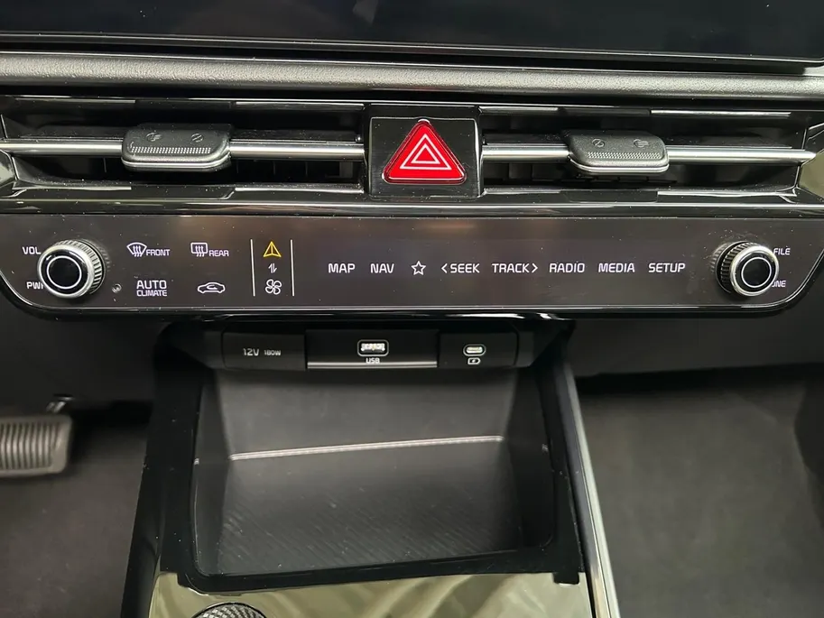 Kia Niro 1.6 GDi PHEV DynamicPlusLine | Apple Carplay / Android Auto | Navigatiesysteem | Stoel  + Stuurverwarming | Elektrisch Schuif / Kanteldak | Licht + Regensensor | Parkeersensoren Voor + Achter | ParkeerCamera  Achter | Elektrisch Bedienbare Achterklep | 18