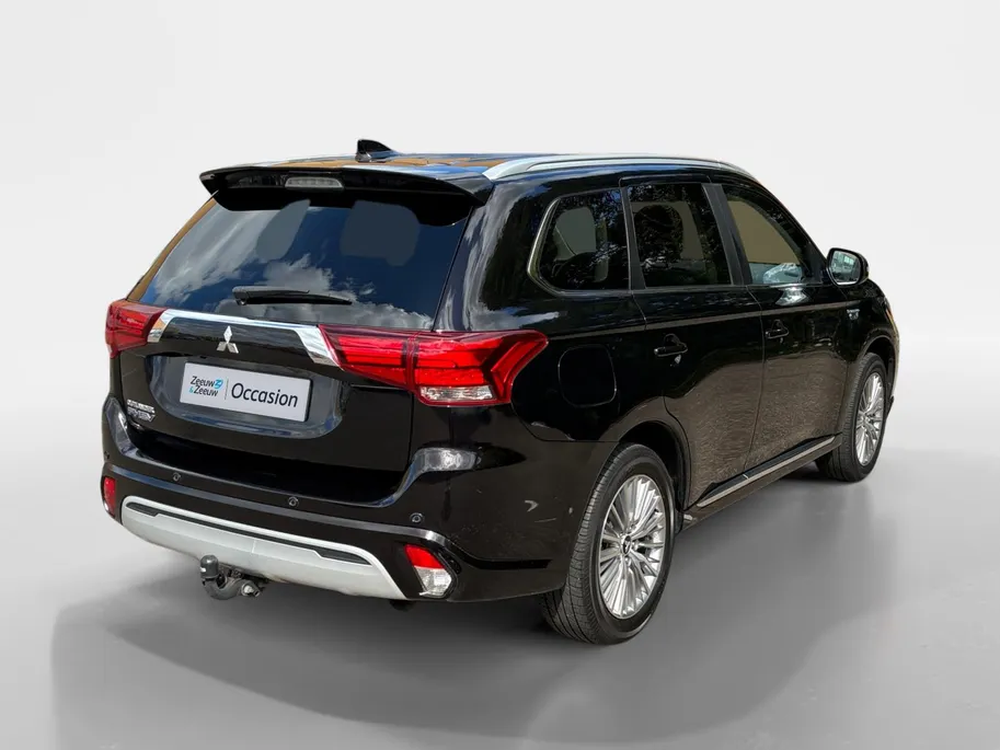 Mitsubishi Outlander 2.4 PHEV Intense Apple Carplay/Android Auto , electronic climate controle , leder , stoelverwarming , lm velgen , cruise , trekhaak .
