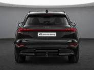 Audi Q6 e-tron S edition 83 kWh 252 PK · Trekhaak elek. wegklapbaar · Optiekpakket zwart · Zwart lederen S-line bekleding
