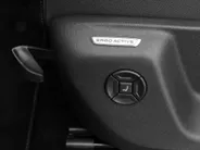 Volkswagen Tiguan R-Line 1.5 eHybrid 204 PK 6 versn. DSG · Voorstoelen verwarmbaar · Sfeerverlichting · All-season banden