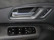 Nissan ARIYA Evolve 66 kWh | 22KW Lader| Afneembare trekhaak| Apple carplpay& Android auto| 360grd Camera| Stoelverwarming en verkoeling| Elektrisch verstelbare stoelen| Luxe bekleding| Dealer onderhouden|