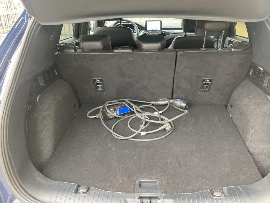 Ford Kuga 2.5 PHEV 225 pk ST-Line X BLISS - Voorruitverwarming - Stoelverwarming - Half leder Alcantara
