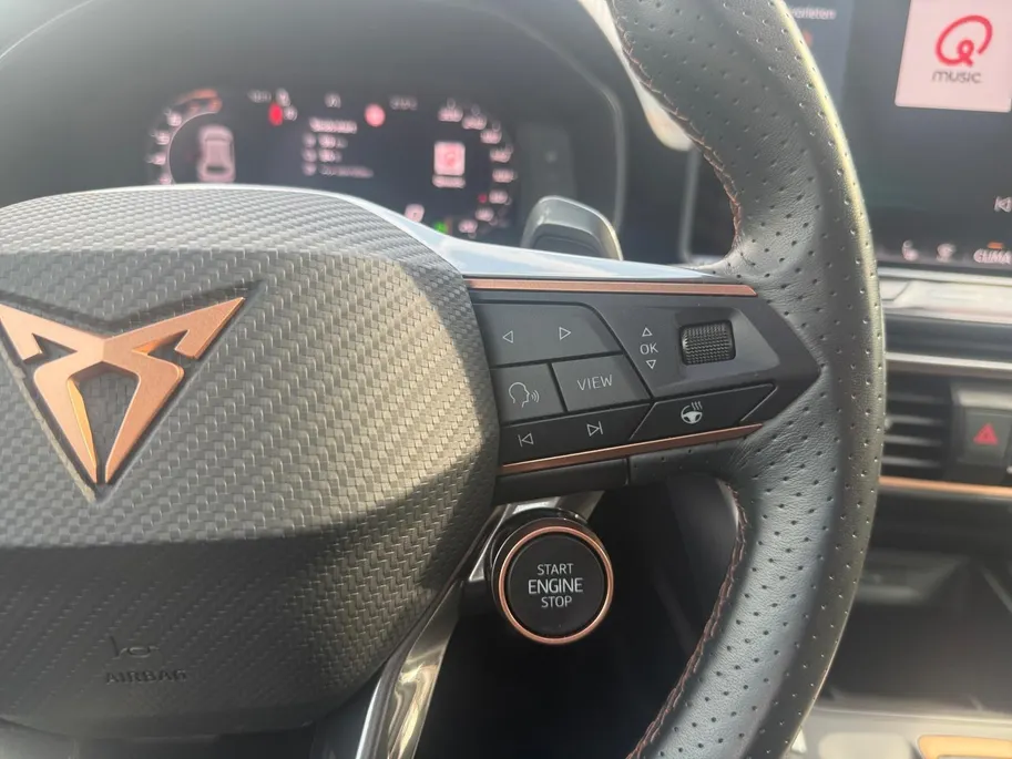 CUPRA Leon 1.5 TSI e-Hybrid PHEV Bussines | 99% SOH| Led Koplampen | Apple/Android Carplay | Keyless | Half leder | Stoel/Stuurverwarming | Digital Cockpit | Fabrieksgarantie! |