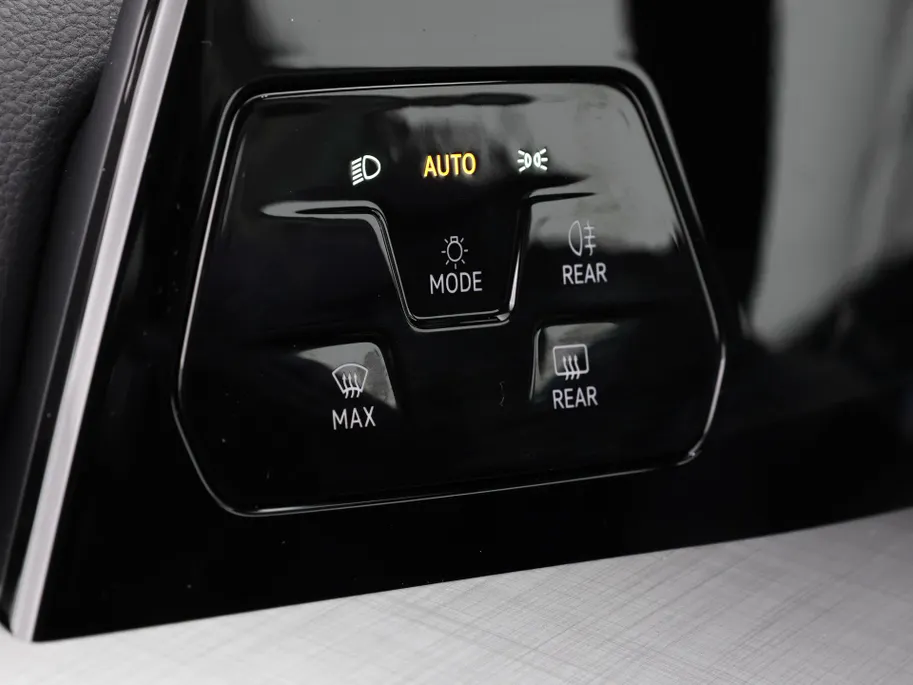 Volkswagen Golf variant Life Edition 1.5 eTSI 116 pk 7 versn. DSG · Achteruitrijcamera · draadloze telefoonlader · Prijs is inclusief inruilpremie · MEGA SALE