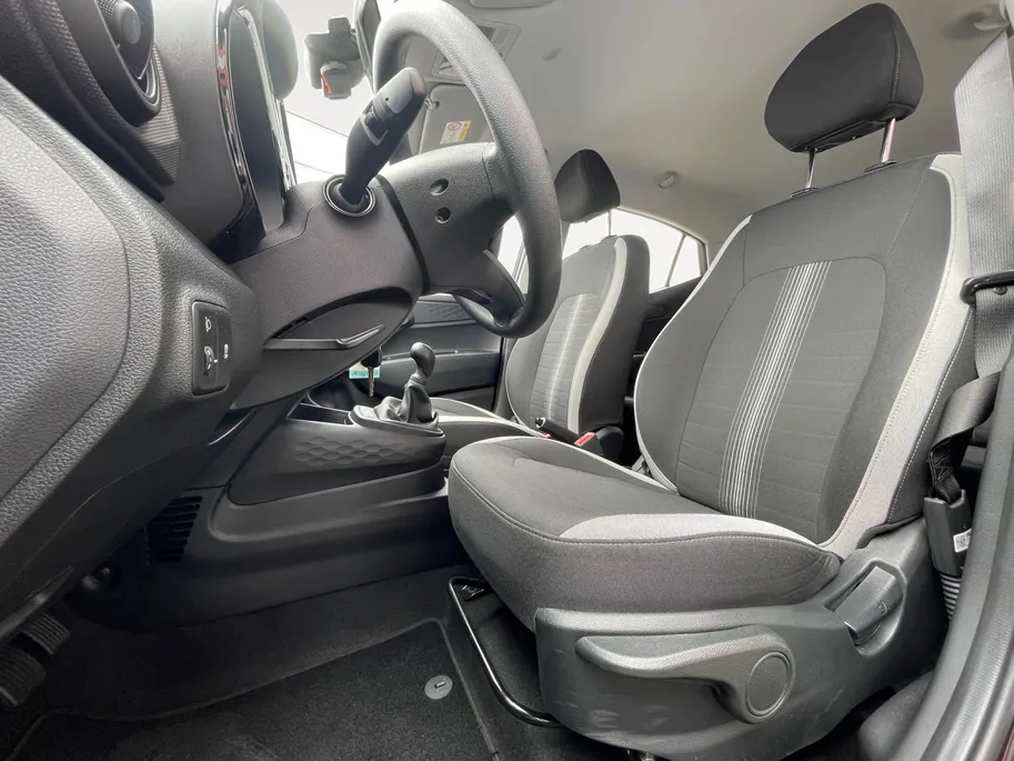 Hyundai i10 1.0 Comfort | Android auto/Carplay | Airco| Navigatie | All season banden | Achteruitrijcamera| Parkeersensoren achter| ZEER WEINIG KILOMETERS!