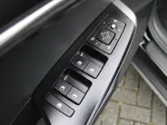 Kia EV6 Light Edition 63 kWh | Stuur-/stoelverwarming | Camera | 19' LM | LED | Cruise adapt. | Clima | Draadloze telefoonlader | 17% bijtelling |