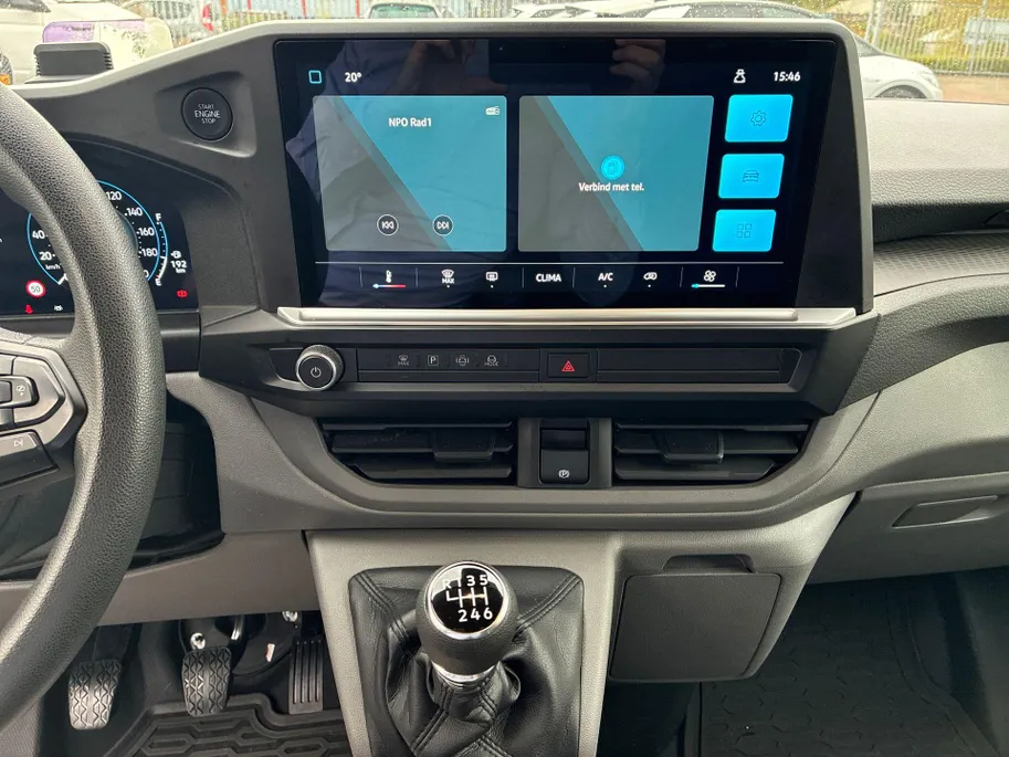 Volkswagen Bedrijfswagens Transporter 2.0TDi 110pk Bestelwagen L2 · Apple Carplay / Android Auto · Schuifdeur links en rechts · Trekhaak · Bijrijdersbank ·