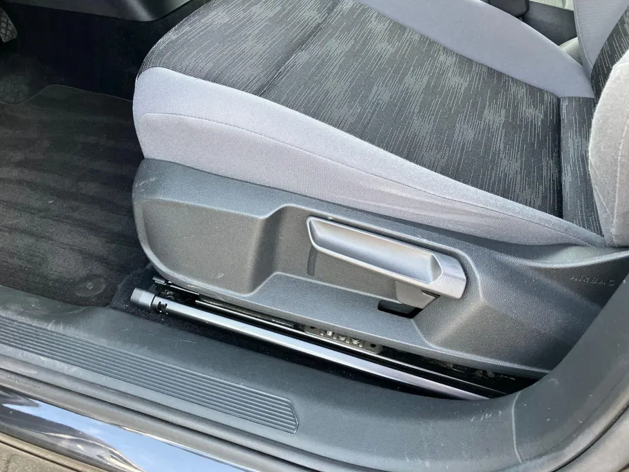 Volkswagen ID.4 Pure 52 kWh 170PK · Panoramadak · Apple/Android Car Play · Navigatie · Stoelverwarming · Camera ·