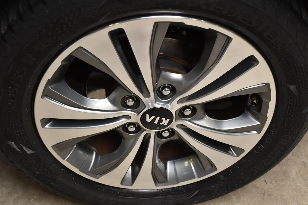 Kia Venga 1.4 CVVT 90pk Summer Edition Navigatie, Panoramadak, Trekhaak.