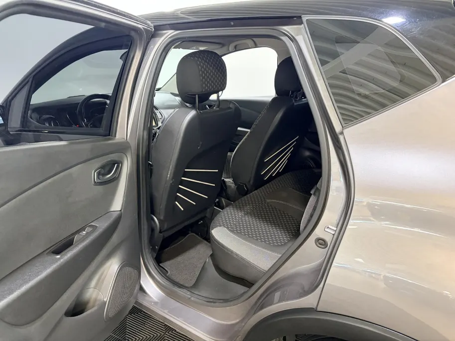 Renault Captur 120PK TCe Intens | Trekhaak | 1200KG Trekgewicht | Stoelverwarming |  Parkeersensor | Lichtmetalen Velgen | Licht & Regen Sensor | Cruise Control | Climate Control | Navigatie |