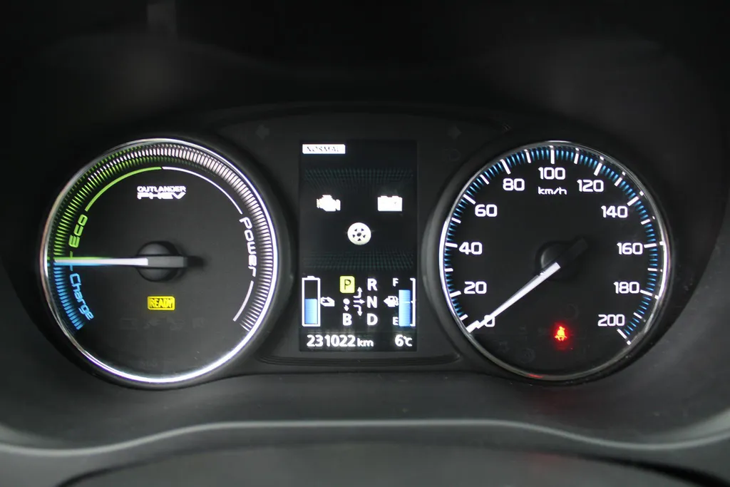 Mitsubishi Outlander 2.0 PHEV Business Edition X-Line | Navi | Clima | Camera | Trekhaak | Keyless | 18' LM |