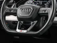 Audi Q5 50 TFSIe 299pk S-tronic S edition · Camera · Wegklapbare Trekhaak · Apple/Android Car Play · Navigatie · 20'' Inch ·