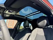 Volkswagen T-Roc 1.5 eTSI R-Line First Edition (360° Camera, Schuif-kanteldak, Elektrische achterklep, etc.)
